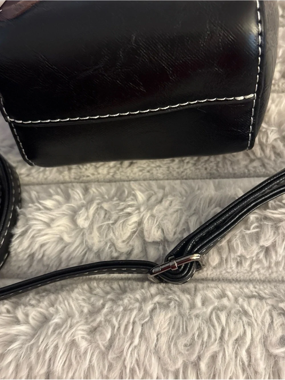 The Unbranded Brand sleek black